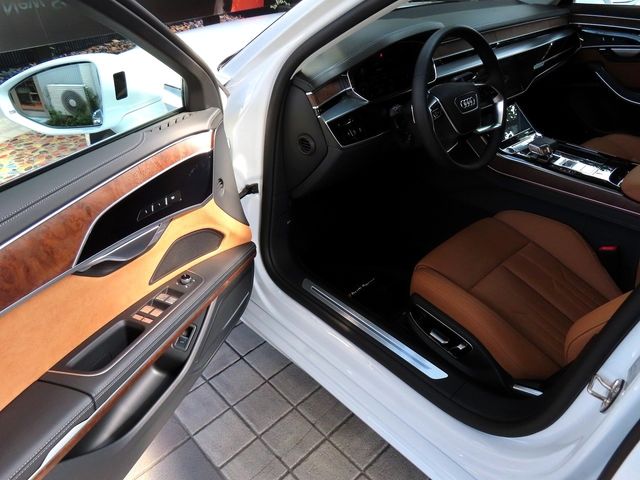 Audi A8 2022-08 9439-12