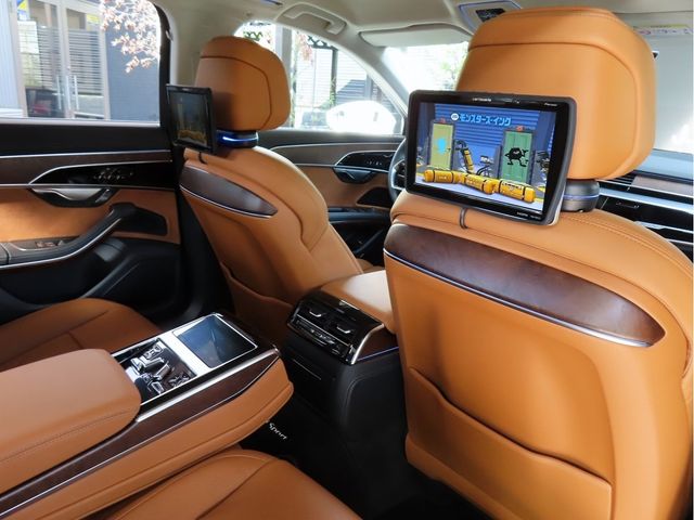 Audi A8 2022-08 9439-26