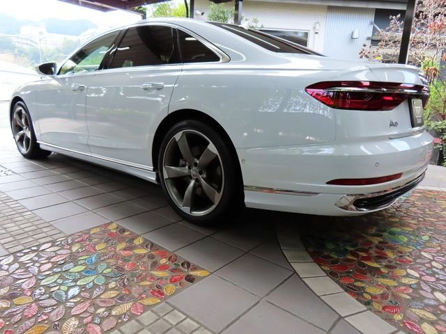 Audi A8 2022-08 9439-10