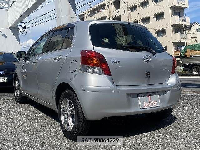 Toyota VITZ 2008-11 370175-2
