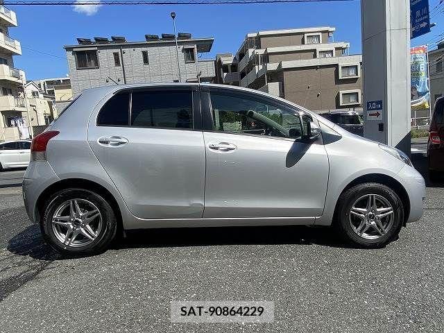Toyota VITZ 2008-11 370175-13