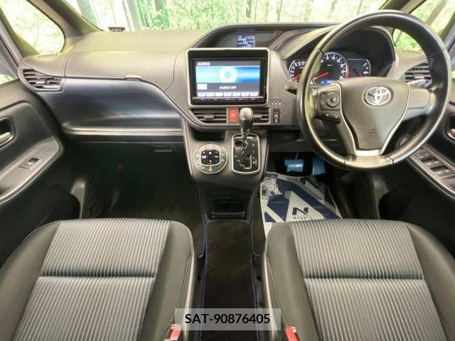 Toyota VOXY 2014-02 370311-1