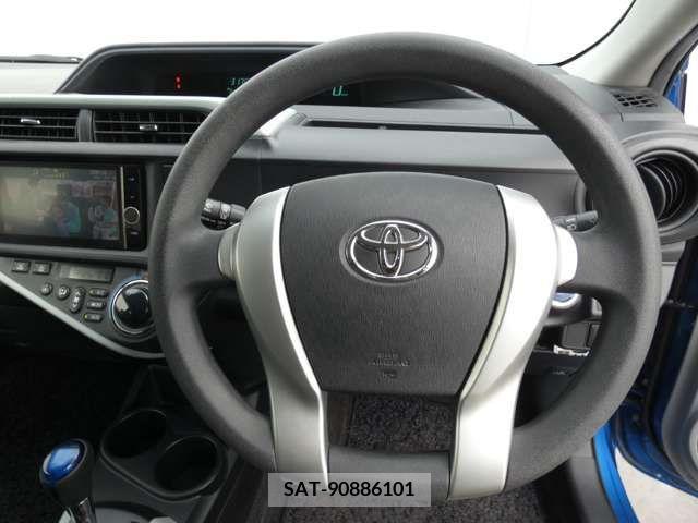 Toyota AQUA 2012-10 313959-9