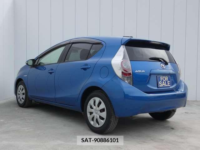 Toyota AQUA 2012-10 313959-3