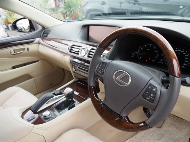 Lexus LS 2017-06 6320-26