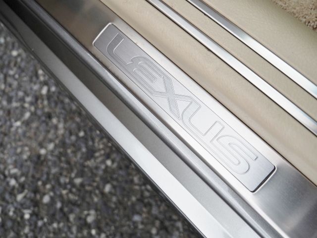 Lexus LS 2017-06 6320-29