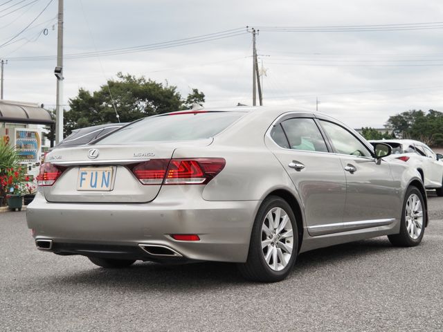 Lexus LS 2017-06 6320-4