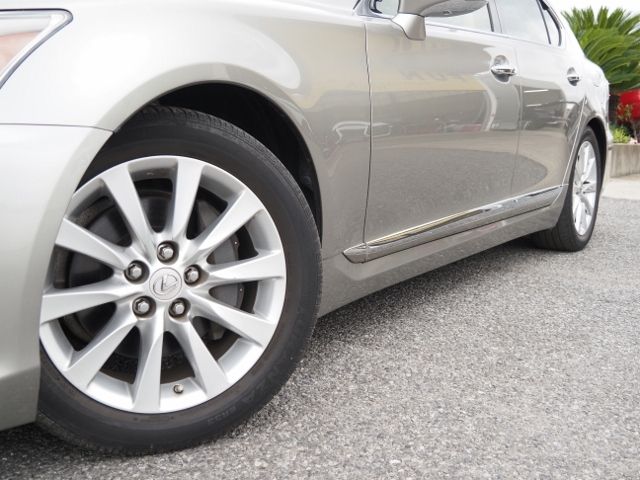 Lexus LS 2017-06 6320-9