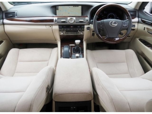 Lexus LS 2017-06 6320-10