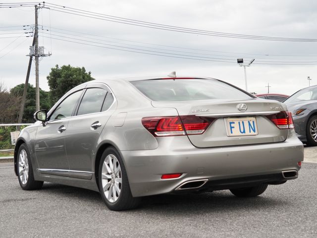 Lexus LS 2017-06 6320-5