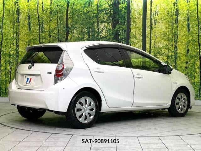 Toyota AQUA 2012-03 350442-17
