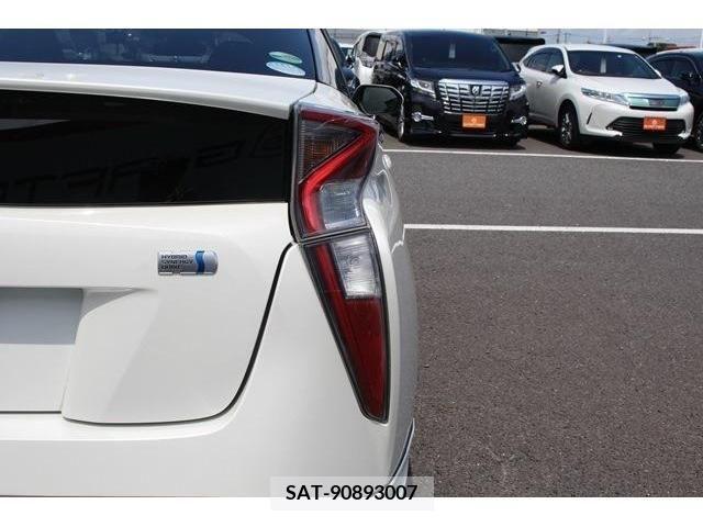 Toyota PRIUS 2016-03 366628-12