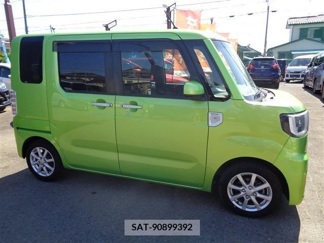 Toyota Pixis Mega 2017-12 281433-2
