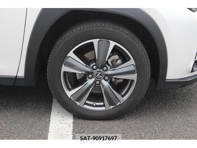 Lexus UX 2021-08 275950-13