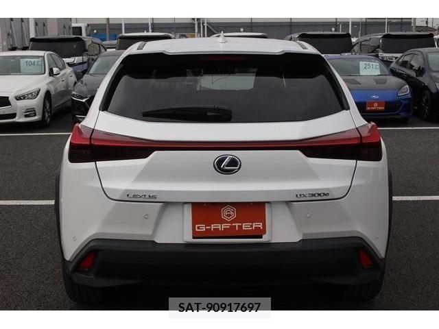 Lexus UX 2021-08 275950-9