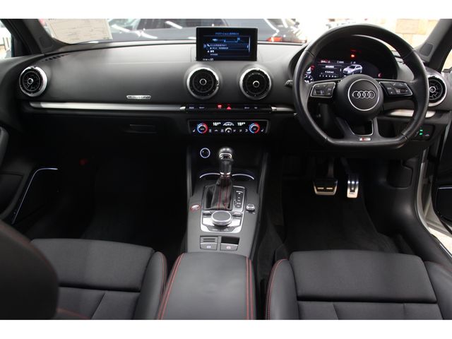 Audi S3 2018-02 2521-1