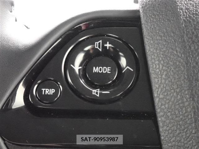 Toyota PRIUS 2021-11 366538-17