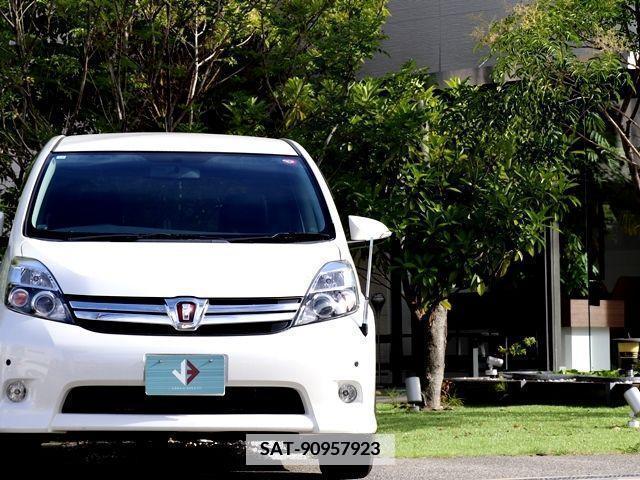 Toyota ISIS 2014-10 351265-4