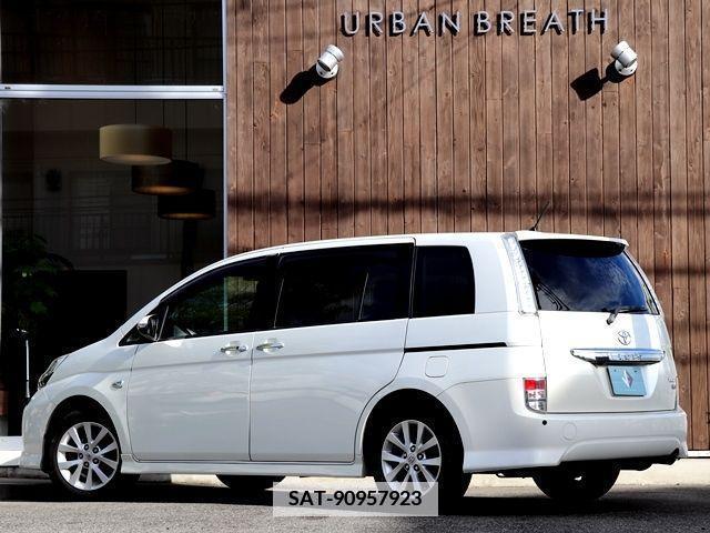 Toyota ISIS 2014-10 351265-2