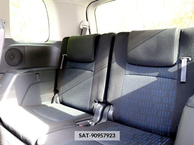 Toyota ISIS 2014-10 351265-27