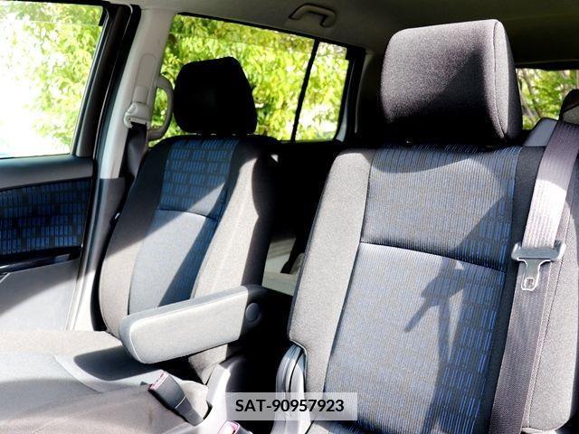 Toyota ISIS 2014-10 351265-25