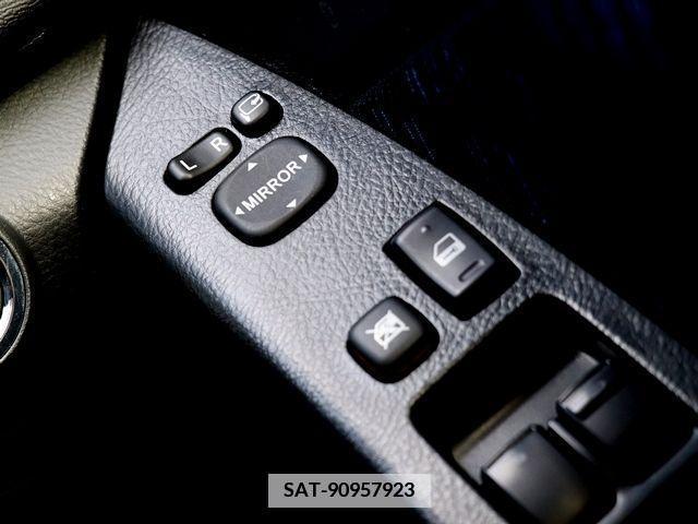 Toyota ISIS 2014-10 351265-23
