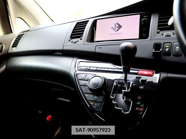 Toyota ISIS 2014-10 351265-17