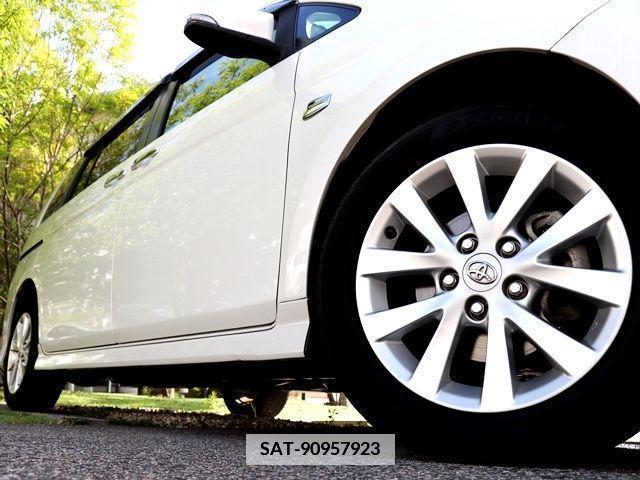 Toyota ISIS 2014-10 351265-13