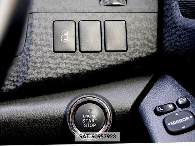 Toyota ISIS 2014-10 351265-20