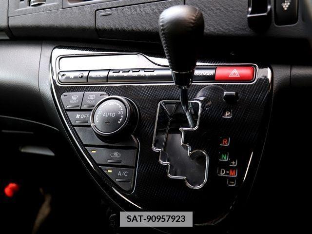 Toyota ISIS 2014-10 351265-18