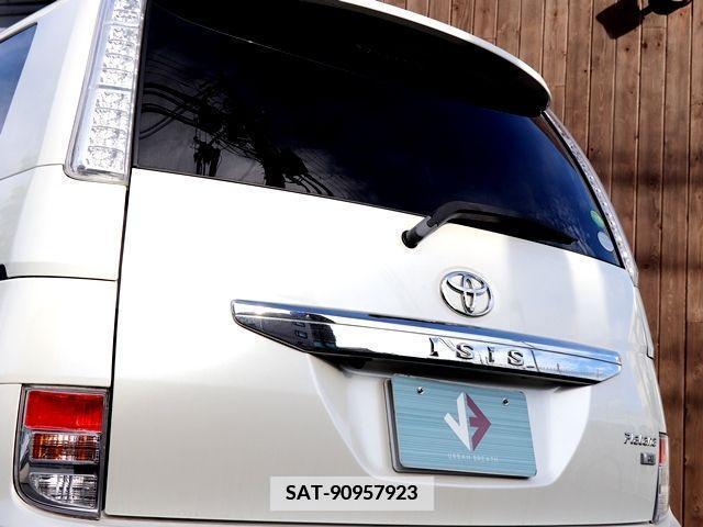 Toyota ISIS 2014-10 351265-12