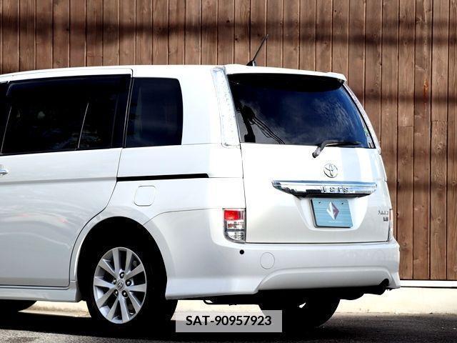 Toyota ISIS 2014-10 351265-11