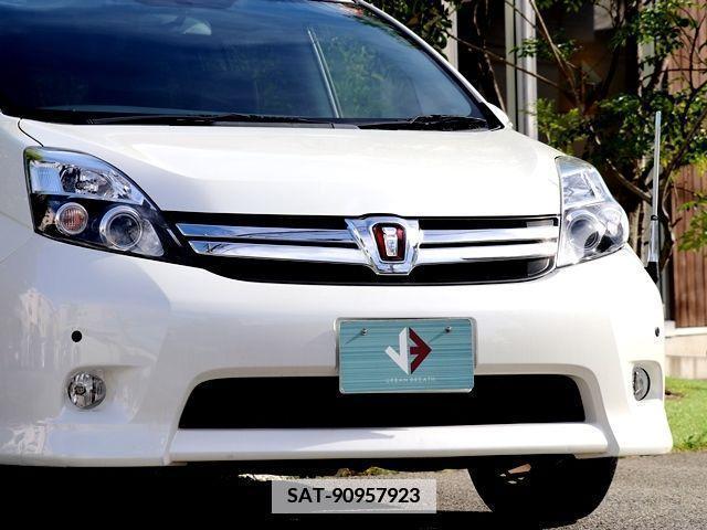 Toyota ISIS 2014-10 351265-6