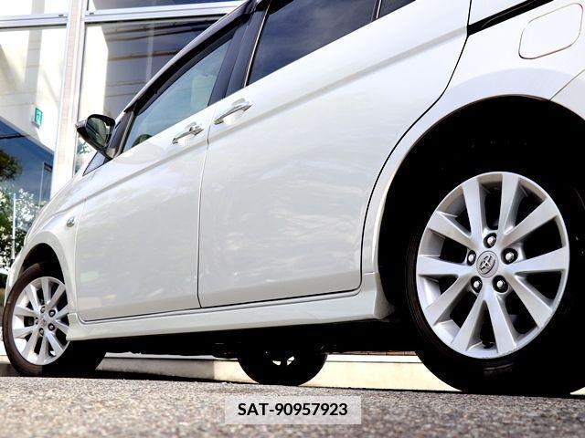 Toyota ISIS 2014-10 351265-10