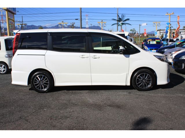 Toyota NOAH 2014-05 194183-4