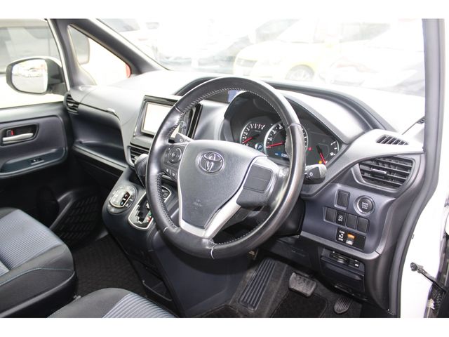 Toyota NOAH 2014-05 194183-12