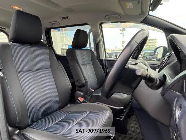 Toyota VOXY 2015-03 250834-8