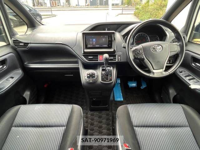Toyota VOXY 2015-03 250834-1