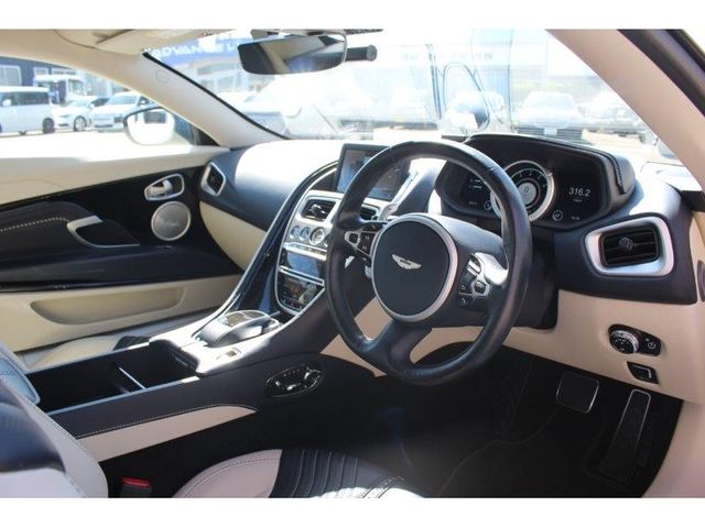Aston Martin Aston Martin 2018-06 17556-15