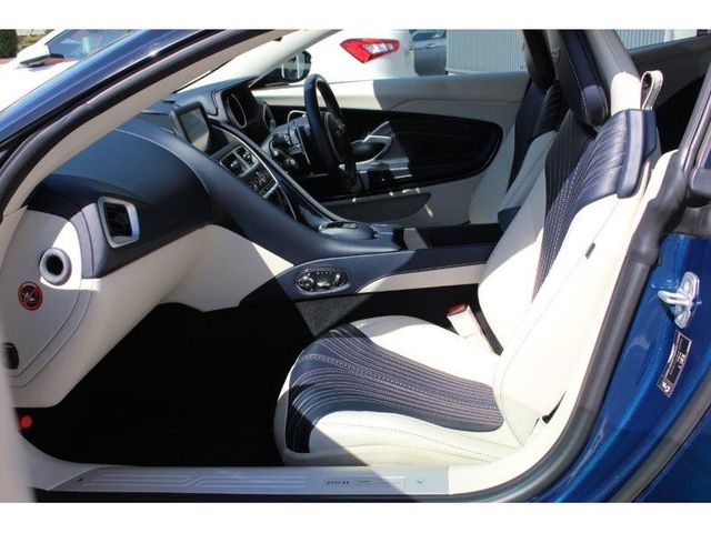 Aston Martin Aston Martin 2018-06 17556-5