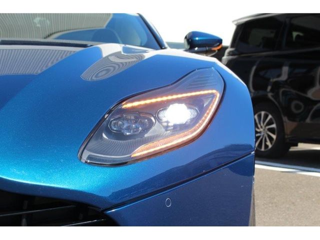 Aston Martin Aston Martin 2018-06 17556-11