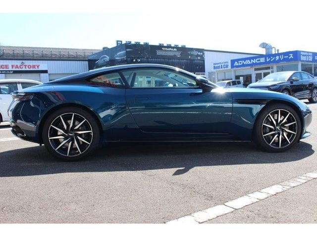 Aston Martin Aston Martin 2018-06 17556-21