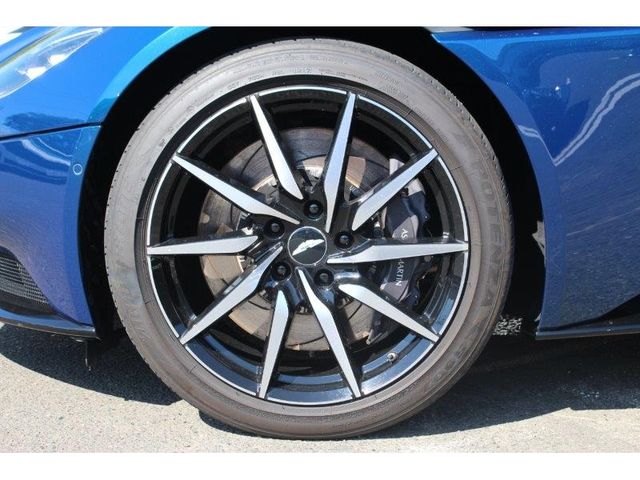 Aston Martin Aston Martin 2018-06 17556-7
