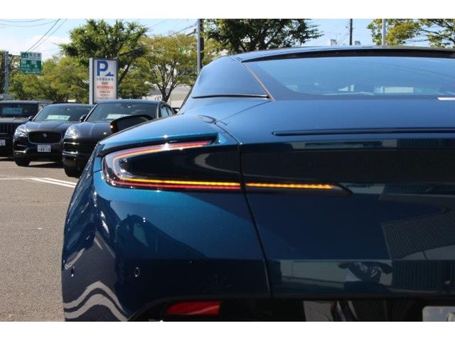 Aston Martin Aston Martin 2018-06 17556-12