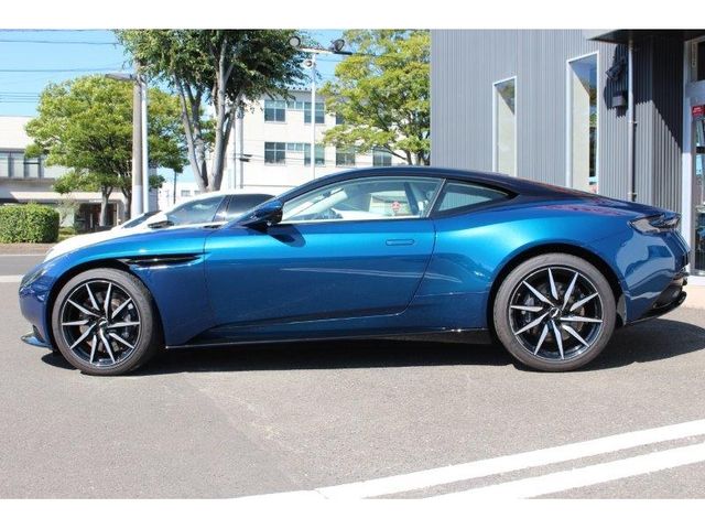 Aston Martin Aston Martin 2018-06 17556-3