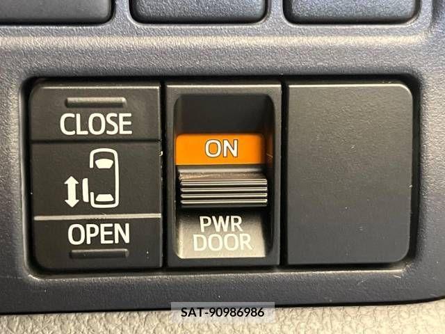 Toyota NOAH 2014-04 321390-4