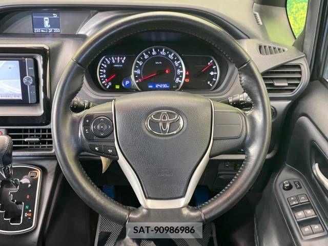 Toyota NOAH 2014-04 321390-12