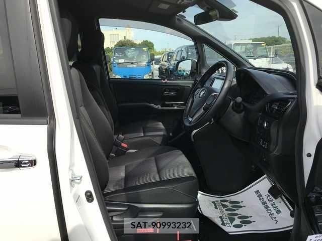 Toyota VOXY 2021-02 289080-1
