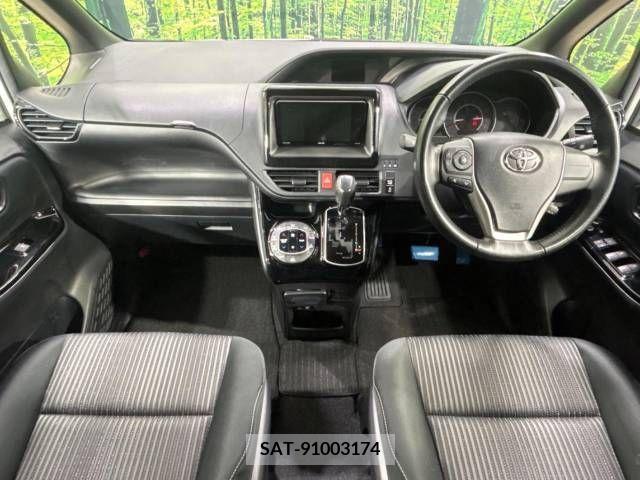 Toyota VOXY 2018-08 370284-1
