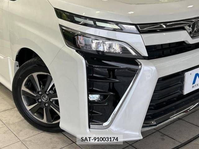 Toyota VOXY 2018-08 370284-12